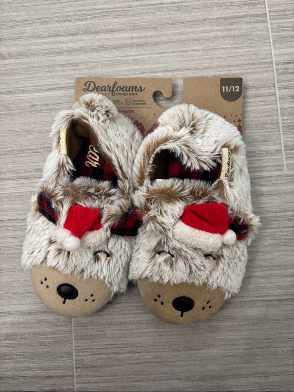 🌻5/$20🌻dearfoams Kids Plush Bear Slippers in Cream with Red Hat Accent